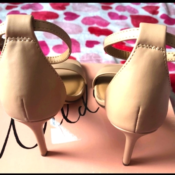 Bethie Two-Piece Tan Dress Sandals, Wild Pair Size 9.5 Cream - Picture 2 of 6